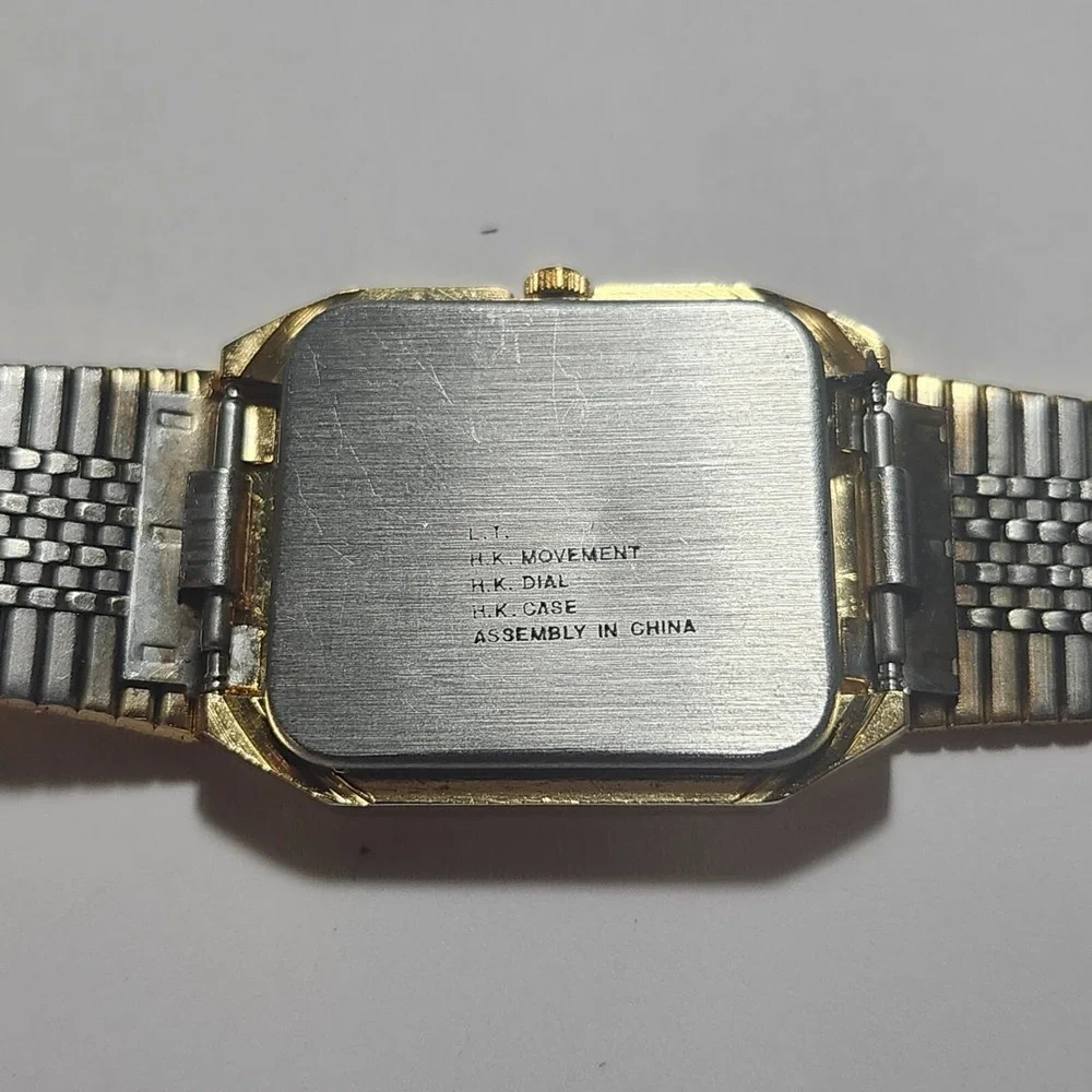 Luxury Quartz Gold Tone Watch - NEEDS GLASS FACE & BATTERY